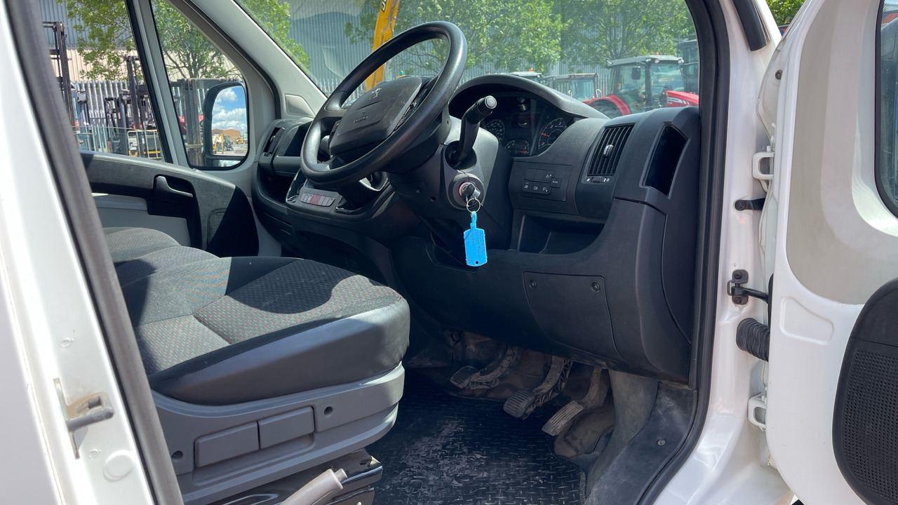 PEUGEOT BOXER 335 2.2 BLUEHDI 140PS - Flatbed van: picture 5 PEUGEOT BOXER 335 2.2 BLUEHDI 140PS - Flatbed van: picture 5