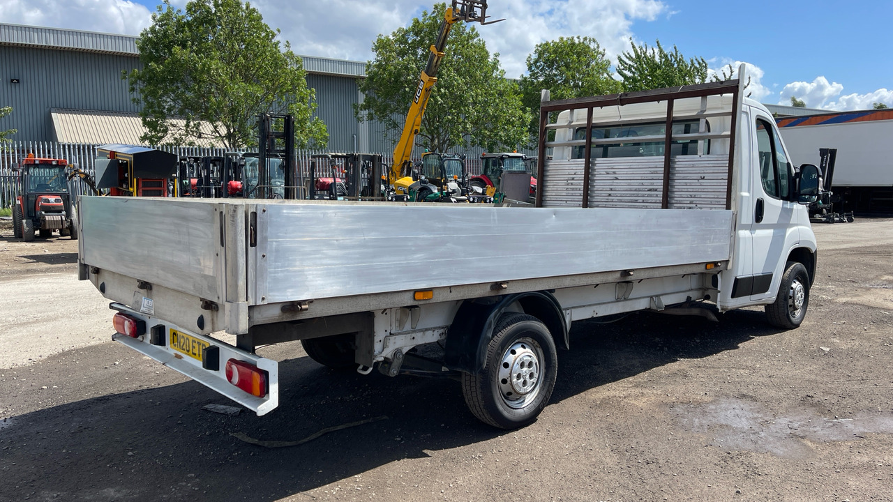 PEUGEOT BOXER 335 2.2 BLUEHDI 140PS - Flatbed van: picture 4 PEUGEOT BOXER 335 2.2 BLUEHDI 140PS - Flatbed van: picture 4