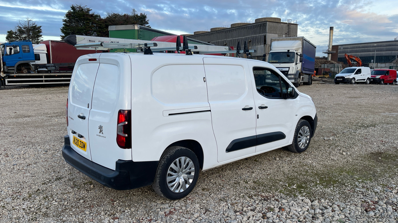 PEUGEOT PARTNER 850 1.5 BLUE HDI 100PS - Small van: picture 4 PEUGEOT PARTNER 850 1.5 BLUE HDI 100PS - Small van: picture 4