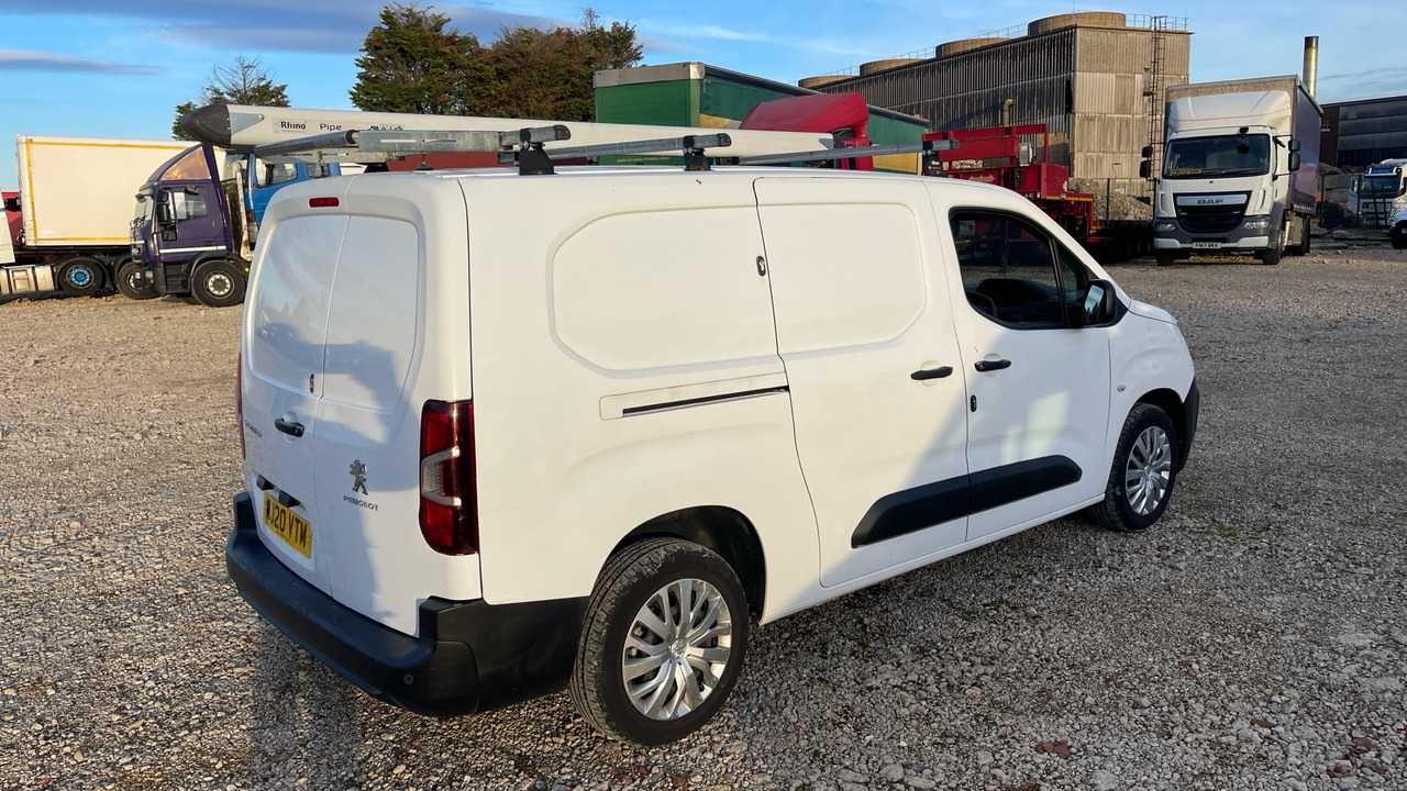 PEUGEOT PARTNER 850 1.5 BLUE HDI 100PS - Small van: picture 4 PEUGEOT PARTNER 850 1.5 BLUE HDI 100PS - Small van: picture 4