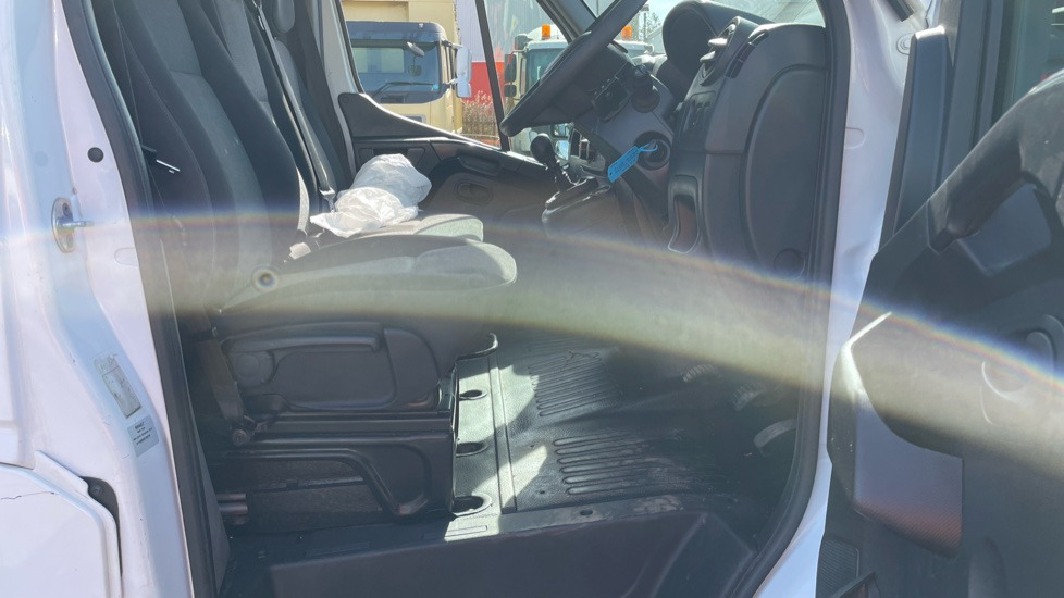 RENAULT MASTER LL35 2.3 DCI BUSINESS 130PS - Flatbed van: picture 5 RENAULT MASTER LL35 2.3 DCI BUSINESS 130PS - Flatbed van: picture 5