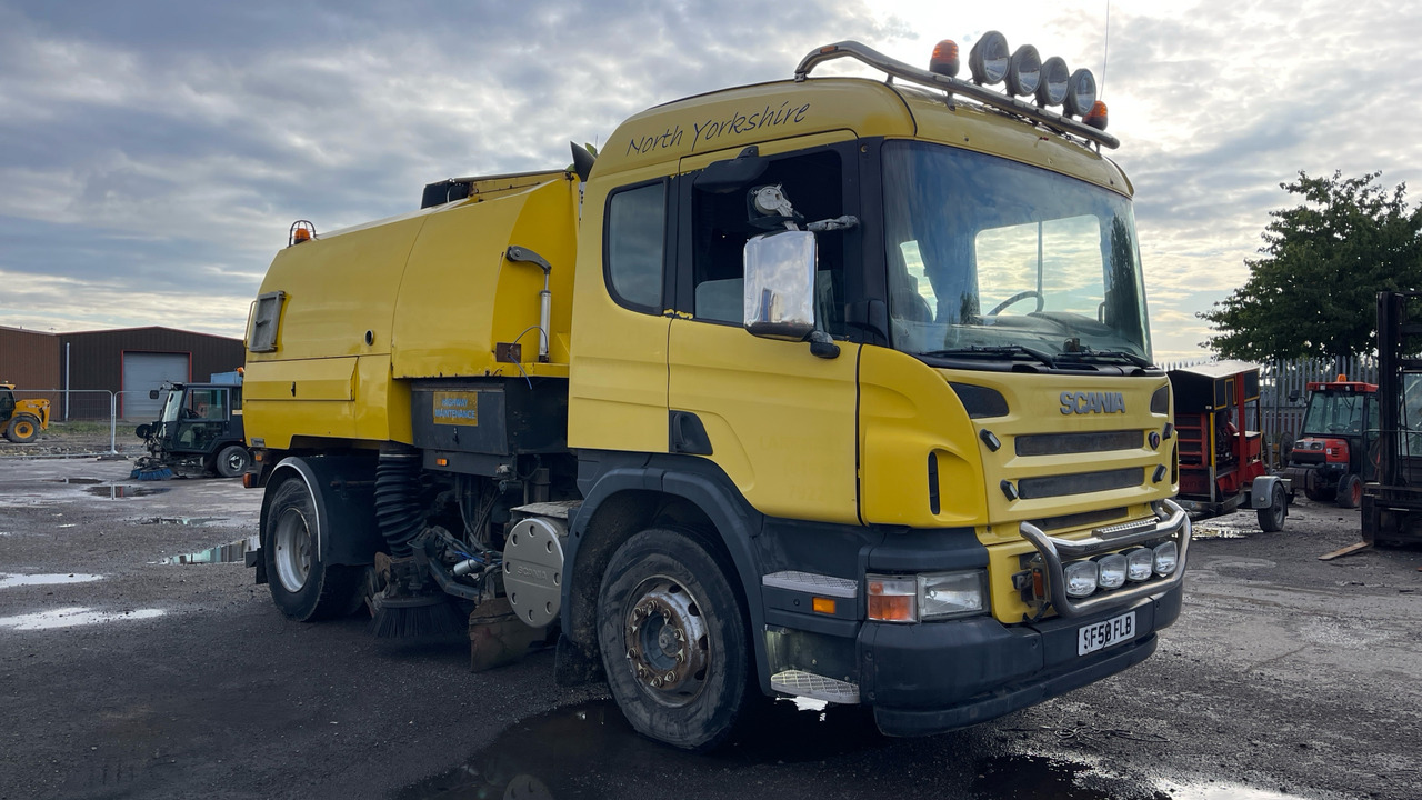 SCANIA p 230 - Road sweeper: picture 1 SCANIA p 230 - Road sweeper: picture 1