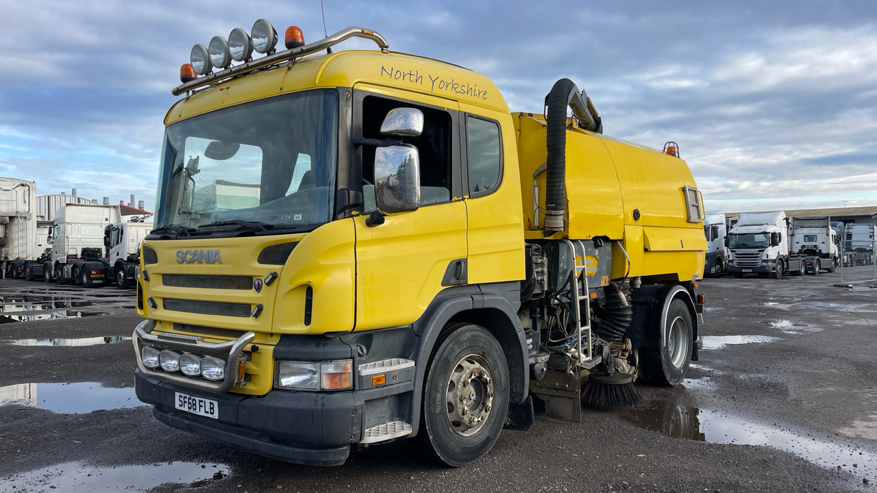 SCANIA p 230 - Road sweeper: picture 2 SCANIA p 230 - Road sweeper: picture 2