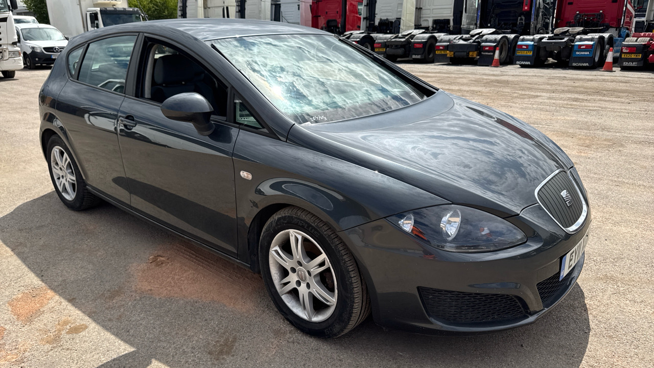 SEAT LEON 1.6 TDI CR - Hatchback: picture 1 SEAT LEON 1.6 TDI CR - Hatchback: picture 1
