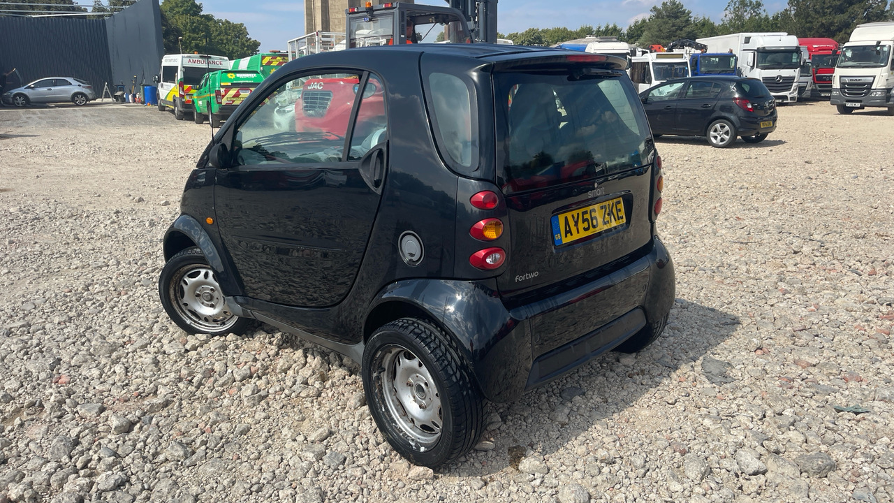 SMART FORTWO COUPE PURE 50 - Car: picture 5 SMART FORTWO COUPE PURE 50 - Car: picture 5