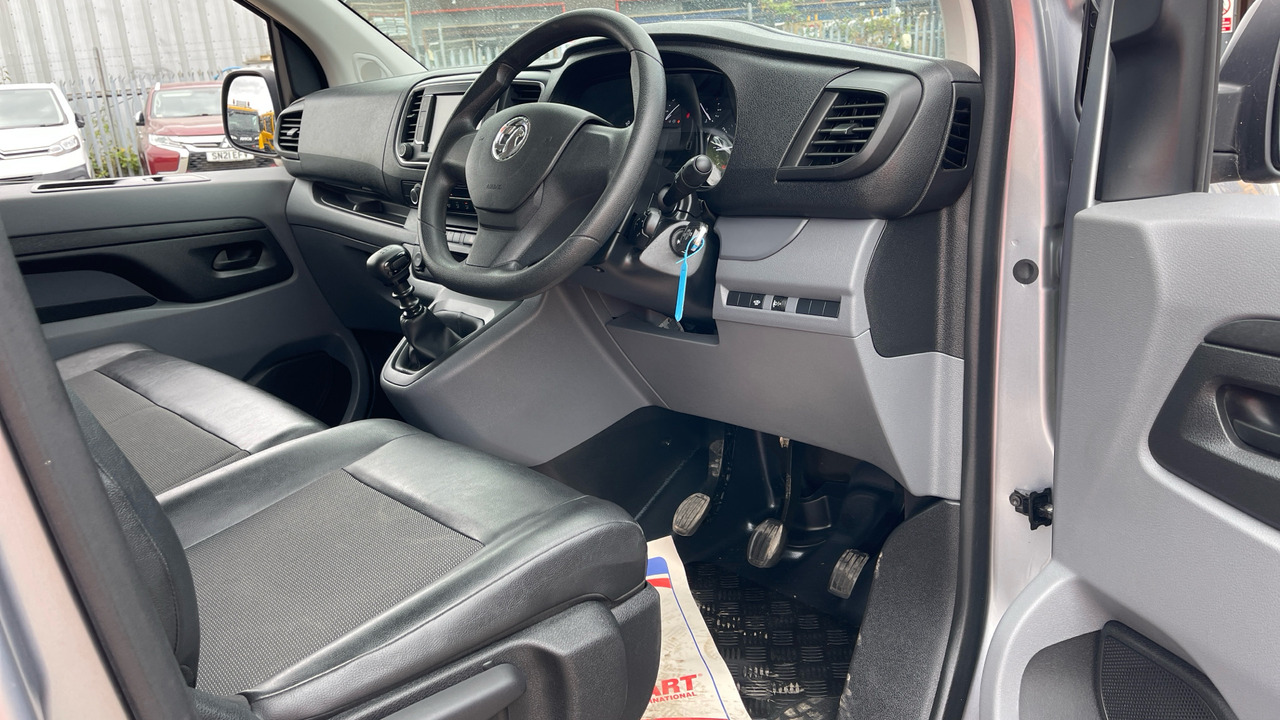 VAUXHALL VIVARO 2700 1.5 120PS - Small van: picture 5 VAUXHALL VIVARO 2700 1.5 120PS - Small van: picture 5