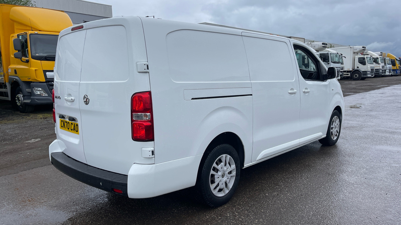VAUXHALL VIVARO 2900 1.5d 100PS Sportive - Small van: picture 4 VAUXHALL VIVARO 2900 1.5d 100PS Sportive - Small van: picture 4