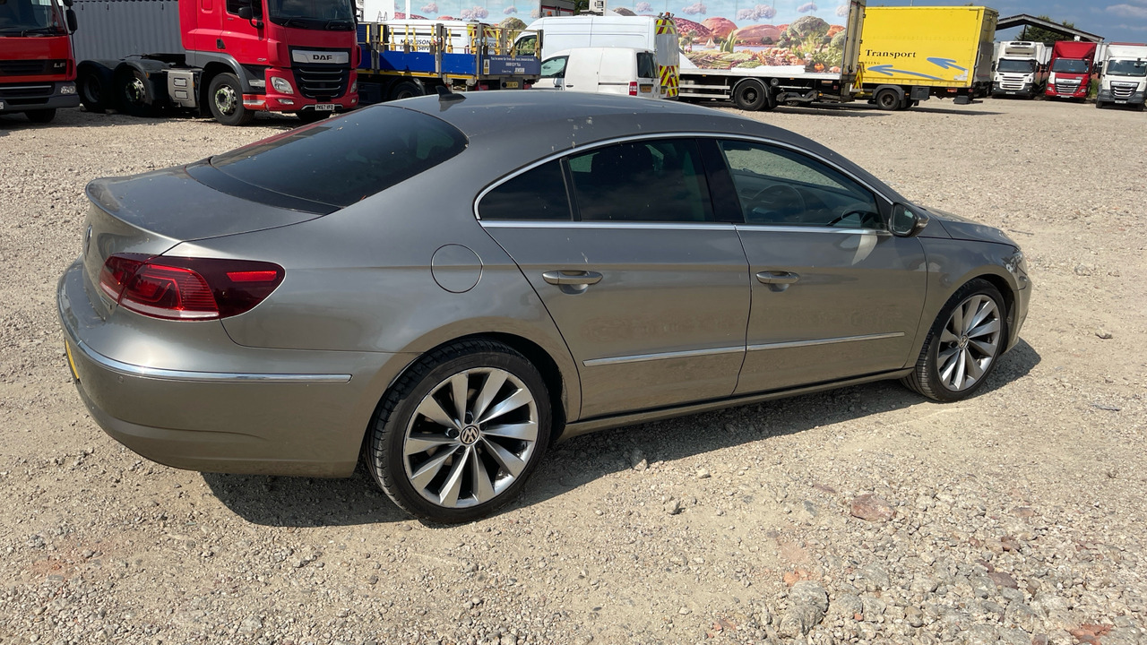 VOLKSWAGEN CC 2.0 TDI - Sedan: picture 4 VOLKSWAGEN CC 2.0 TDI - Sedan: picture 4