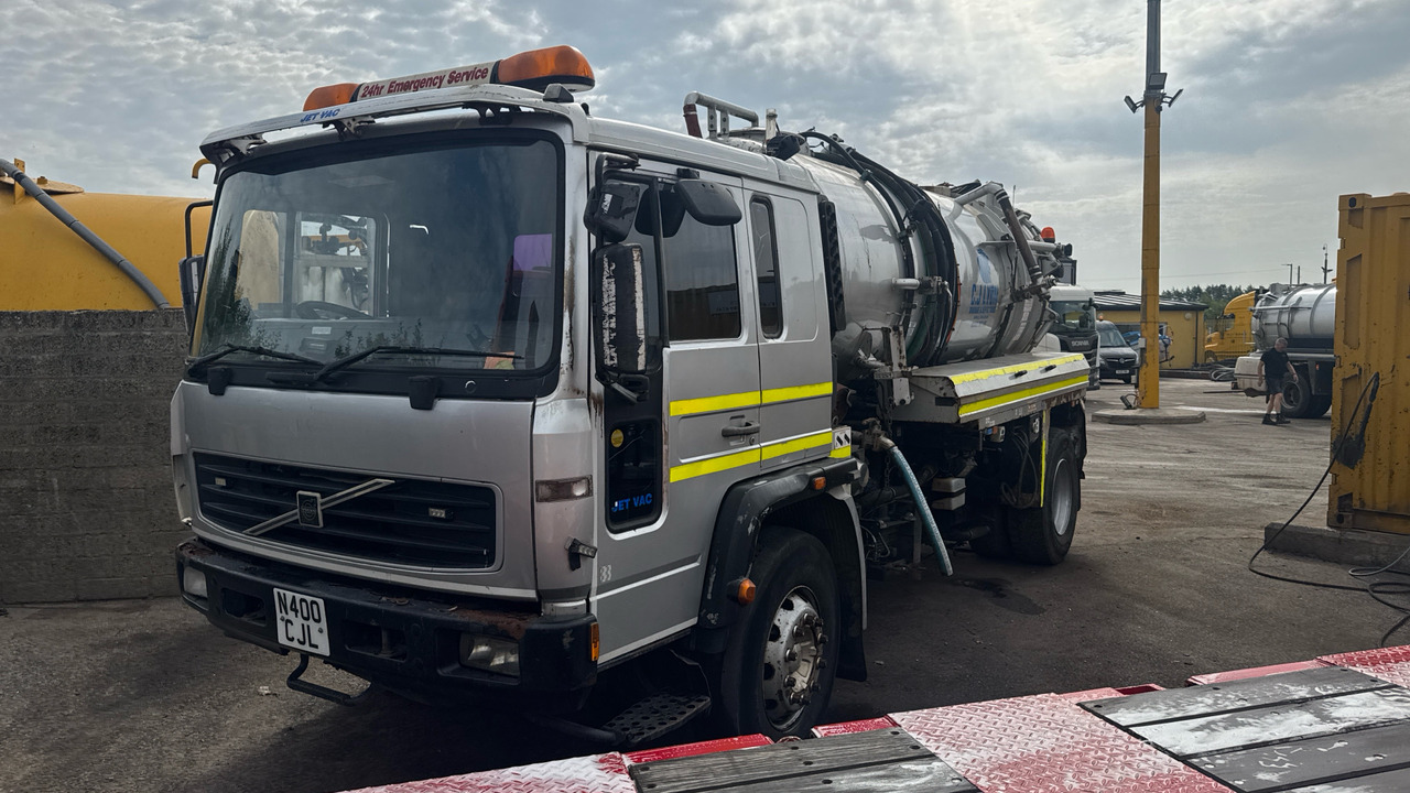 VOLVO FL - Vacuum truck: picture 2 VOLVO FL - Vacuum truck: picture 2
