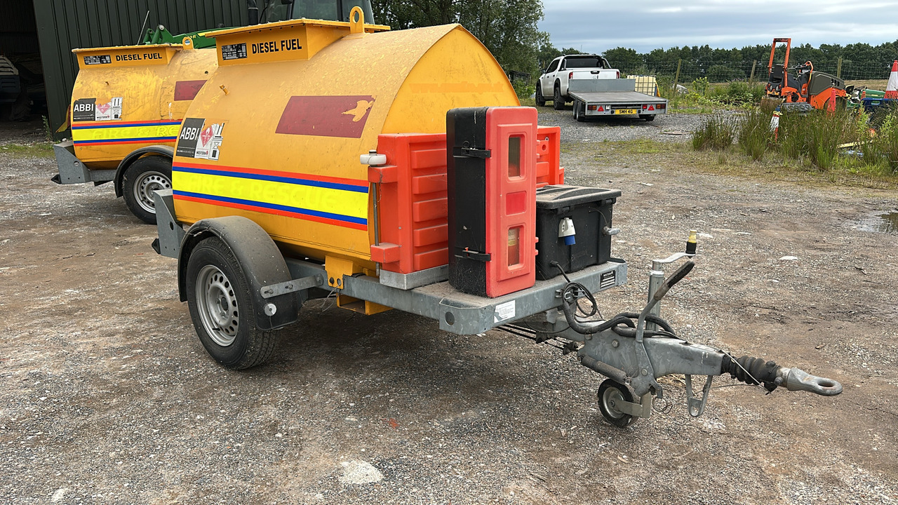 WESTERN FUEL BOWSER 210A - Construction equipment: picture 1 WESTERN FUEL BOWSER 210A - Construction equipment: picture 1