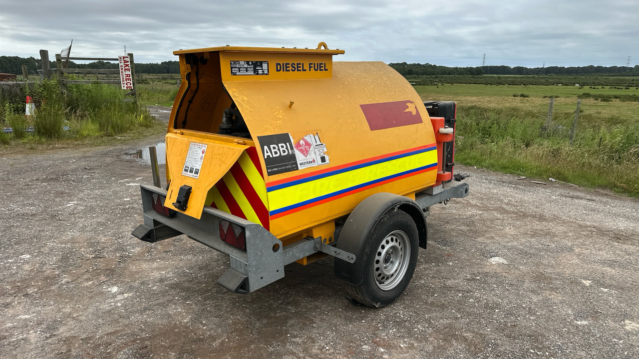 WESTERN FUEL BOWSER 210A - Construction equipment: picture 5 WESTERN FUEL BOWSER 210A - Construction equipment: picture 5