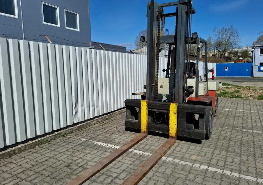 Nissan DF05A60U - Diesel forklift: picture 2 Nissan DF05A60U - Diesel forklift: picture 2