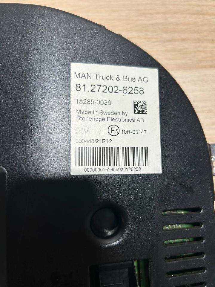 MAN Kombiinstrument Tacho 81.27202-6258 - Dashboard: picture 4 MAN Kombiinstrument Tacho 81.27202-6258 - Dashboard: picture 4