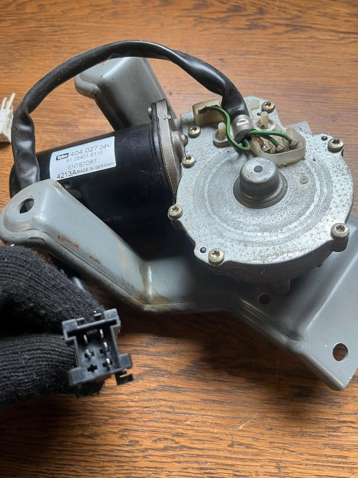 MAN Scheibenwischermotor Valeo 404.027 24V 81264016118 - Wiper for Truck: picture 3 MAN Scheibenwischermotor Valeo 404.027 24V 81264016118 - Wiper for Truck: picture 3