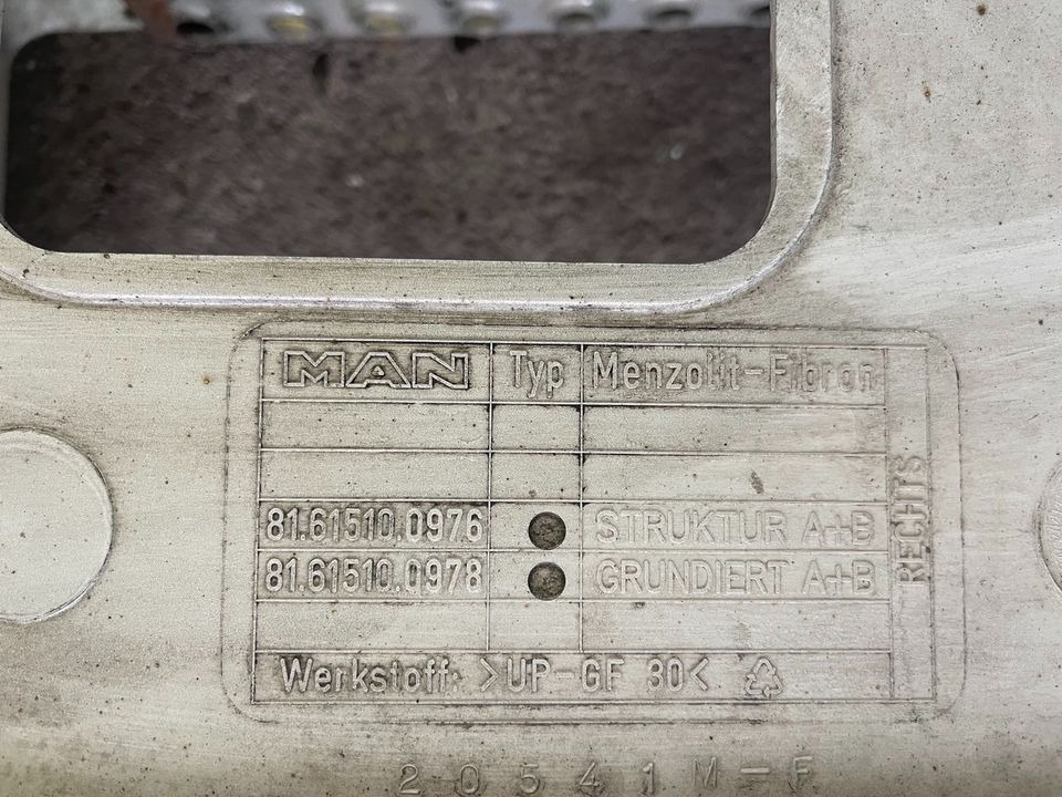 MAN TGX Einstieg Unten Rechts 81615100976 - Footstep for Truck: picture 3 MAN TGX Einstieg Unten Rechts 81615100976 - Footstep for Truck: picture 3