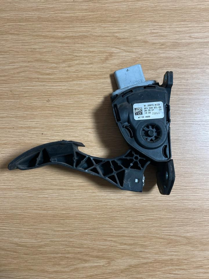 MAN TGX Gaspedal 81.259706103 - Pedal for Truck: picture 1 MAN TGX Gaspedal 81.259706103 - Pedal for Truck: picture 1