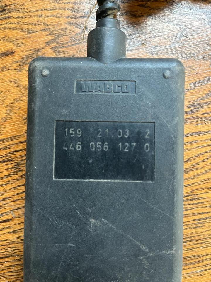 MAN WABCO Bediengerät Fernbedienung Luftfederung 4460561270 - Air suspension for Truck: picture 2 MAN WABCO Bediengerät Fernbedienung Luftfederung 4460561270 - Air suspension for Truck: picture 2