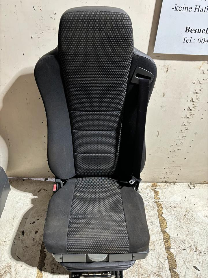 Mercedes Atego 3 Fahrersitz mit Luft - Seat for Truck: picture 2 Mercedes Atego 3 Fahrersitz mit Luft - Seat for Truck: picture 2