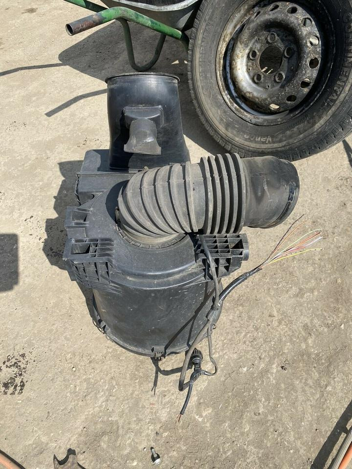 Mercedes Atego Luftfilterkasten Luftfilter Gehäuse A 973 528 06 0 - Air filter for Truck: picture 4 Mercedes Atego Luftfilterkasten Luftfilter Gehäuse A 973 528 06 0 - Air filter for Truck: picture 4