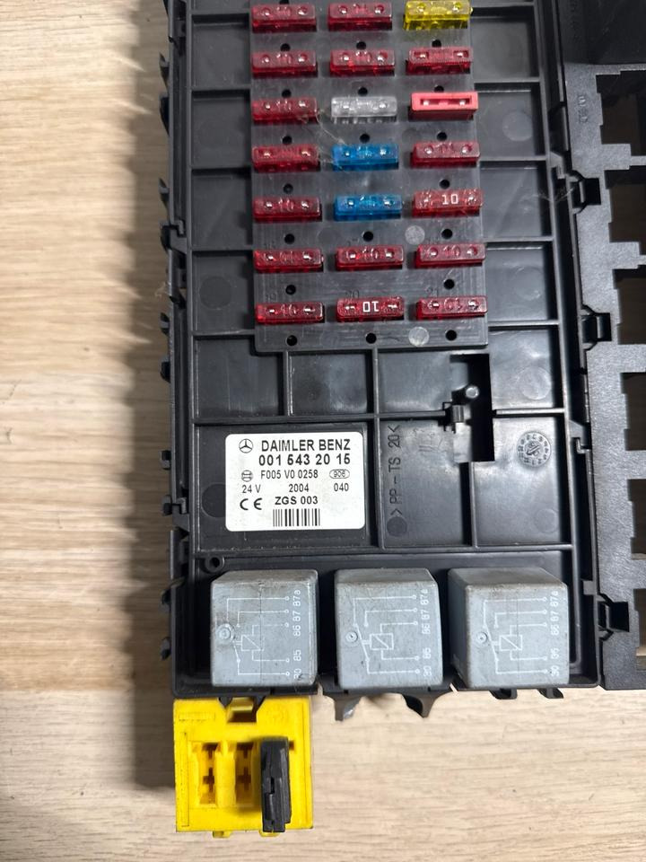 Mercedes Atego Sicherungskasten A0015432015 - Electrical system for Truck: picture 3 Mercedes Atego Sicherungskasten A0015432015 - Electrical system for Truck: picture 3