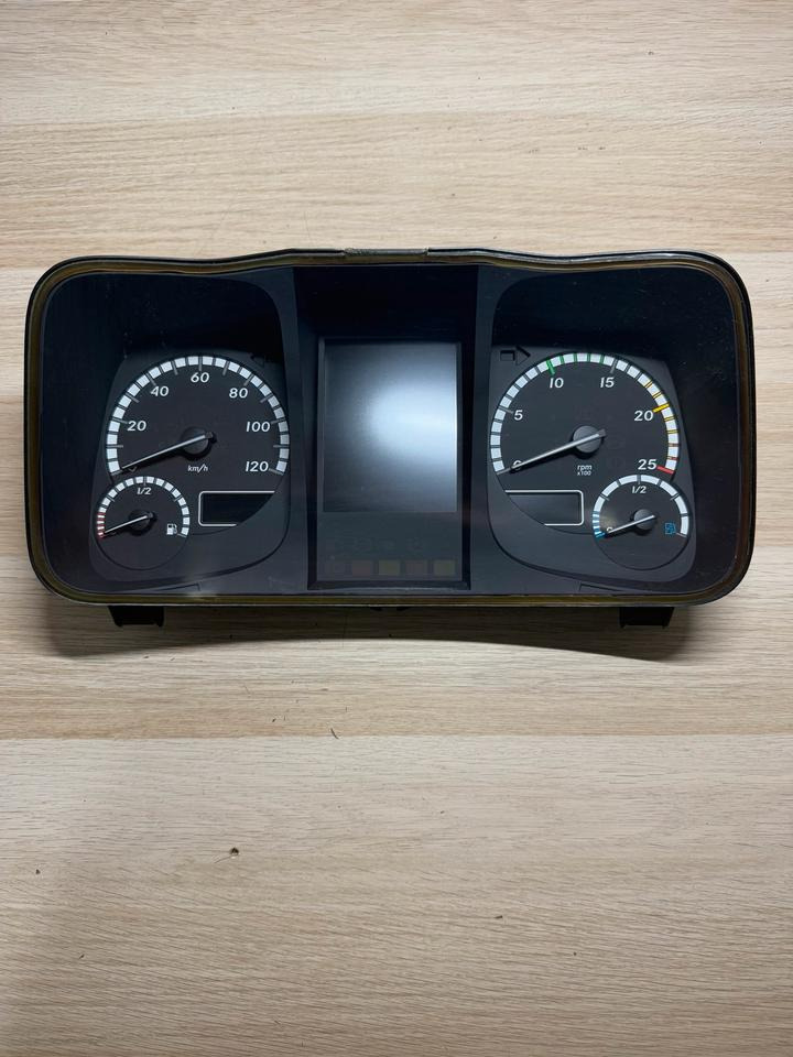 Mercedes Benz Actros MP4 Kombiinstrument / Tacho A9614467221 - Dashboard: picture 2 Mercedes Benz Actros MP4 Kombiinstrument / Tacho A9614467221 - Dashboard: picture 2