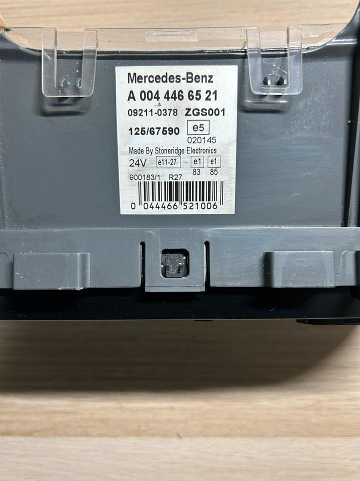 Mercedes-Benz Kombiinstrument/ Tacho A0044466521 - Dashboard: picture 4 Mercedes-Benz Kombiinstrument/ Tacho A0044466521 - Dashboard: picture 4