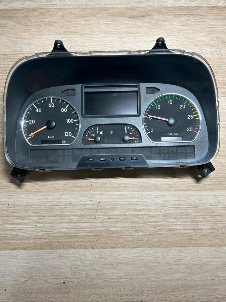 Mercedes Benz Kombiinstrument / Tacho A0054467921 - Dashboard: picture 2 Mercedes Benz Kombiinstrument / Tacho A0054467921 - Dashboard: picture 2