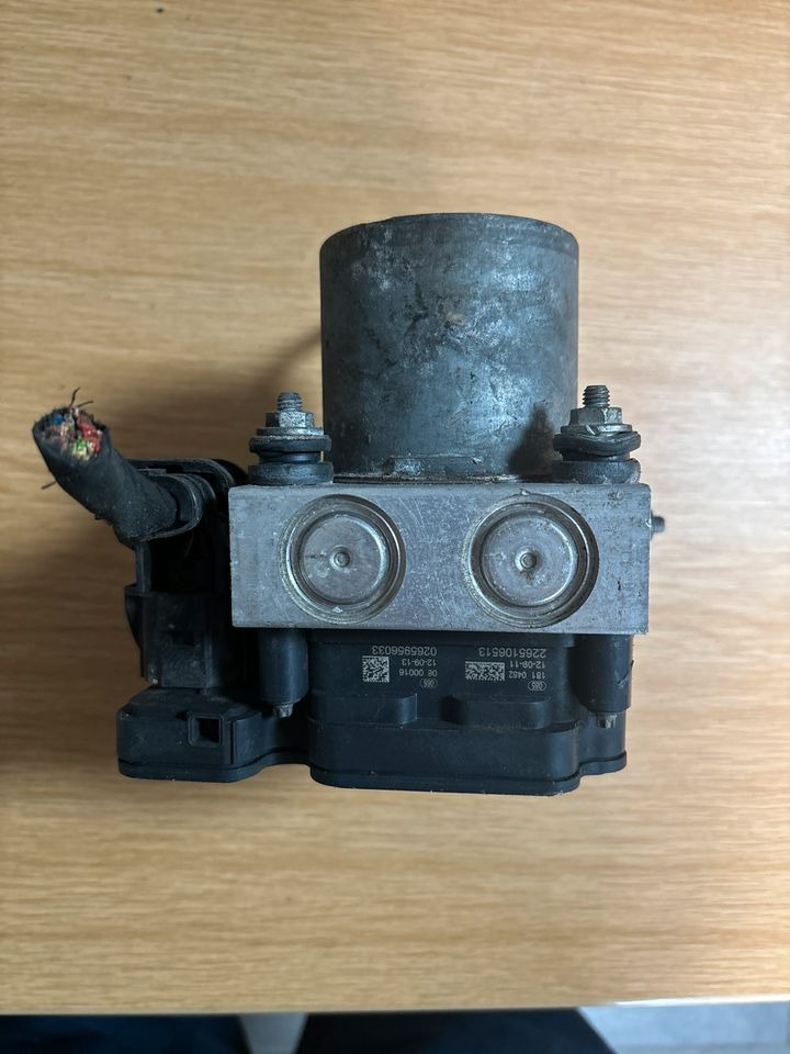 Mercedes Springer Hydraulikblock ABS Pumpe A9069008401 - Hydraulics for Truck: picture 2 Mercedes Springer Hydraulikblock ABS Pumpe A9069008401 - Hydraulics for Truck: picture 2