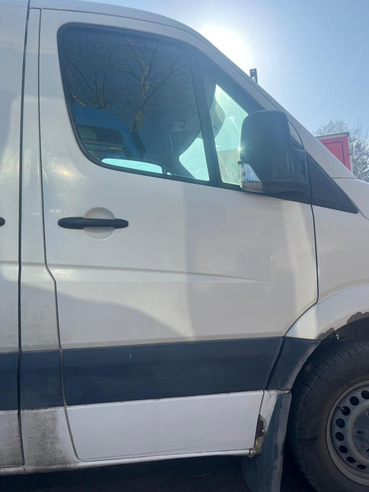 VW Crafter Beifahrertür, Tür rechts weiß mit Spiegel - Spare parts: picture 1 VW Crafter Beifahrertür, Tür rechts weiß mit Spiegel - Spare parts: picture 1