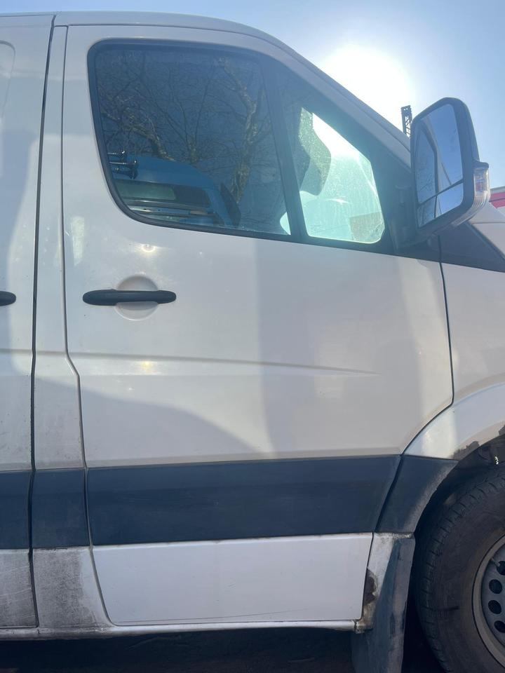 VW Crafter Beifahrertür, Tür rechts weiß mit Spiegel - Spare parts: picture 2 VW Crafter Beifahrertür, Tür rechts weiß mit Spiegel - Spare parts: picture 2