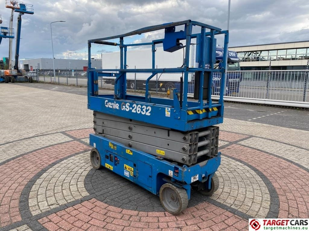 Genie GS-2632 Electric Scissor Work Lift 992cm - Scissor lift: picture 2 Genie GS-2632 Electric Scissor Work Lift 992cm - Scissor lift: picture 2