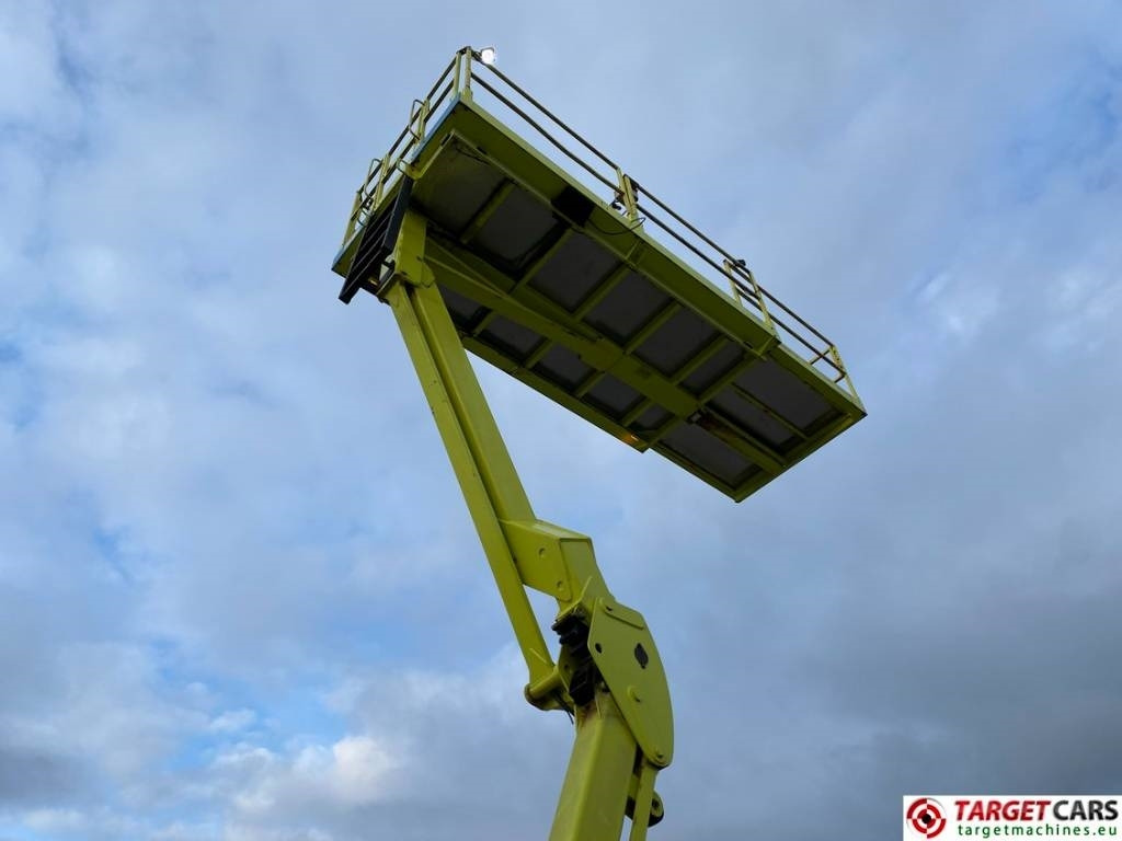 Leasing of MEC 2684RT Diesel 4x4 Scissor Lift Speed-Level 992cm  MEC 2684RT Diesel 4x4 Scissor Lift Speed-Level 992cm: picture 35
