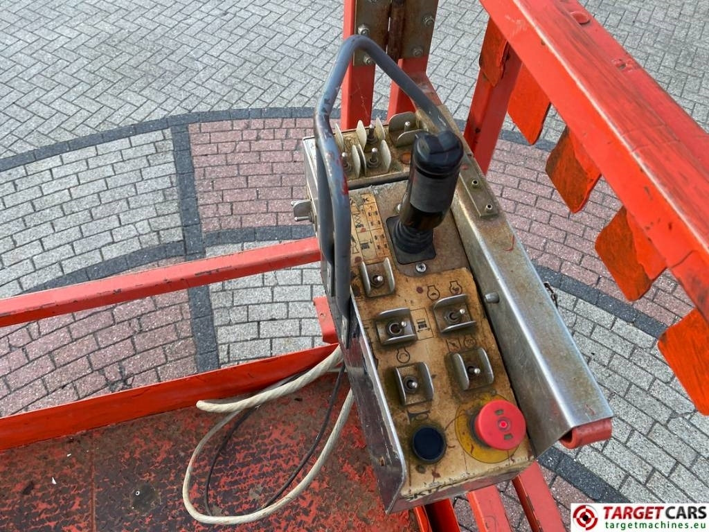 Scissor lift SkyJack SJ6826RT Diesel 4x4 Scissor 6826 Work Lift 992cm: picture 9