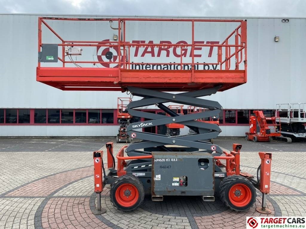 SkyJack SJ6826RT Diesel 4x4 Scissor Work Lift 992cm - Scissor lift: picture 5 SkyJack SJ6826RT Diesel 4x4 Scissor Work Lift 992cm - Scissor lift: picture 5