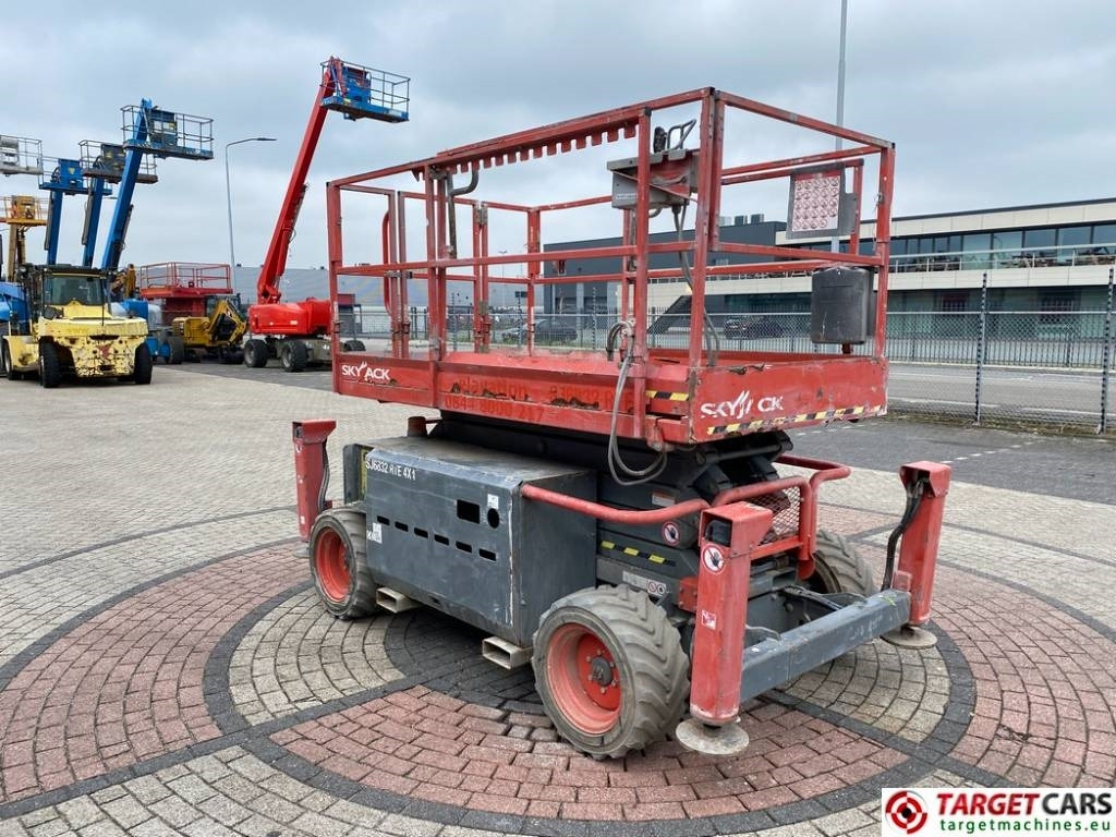 SkyJack SJ6832 RTE Electric 4x4 Scissor Work Lift 1175cm - Scissor lift: picture 2 SkyJack SJ6832 RTE Electric 4x4 Scissor Work Lift 1175cm - Scissor lift: picture 2