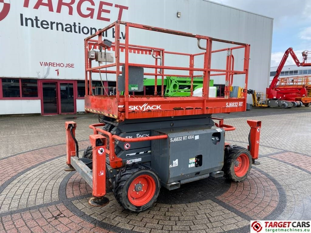 SkyJack SJ6832RT Diesel 4x4 Scissor 6832 Work Lift 1180cm - Scissor lift: picture 1 SkyJack SJ6832RT Diesel 4x4 Scissor 6832 Work Lift 1180cm - Scissor lift: picture 1