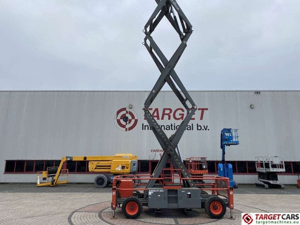 Leasing of SkyJack SJ9250 RT Diesel 4x4 Scissor Work Lift 1720cm  SkyJack SJ9250 RT Diesel 4x4 Scissor Work Lift 1720cm: picture 33