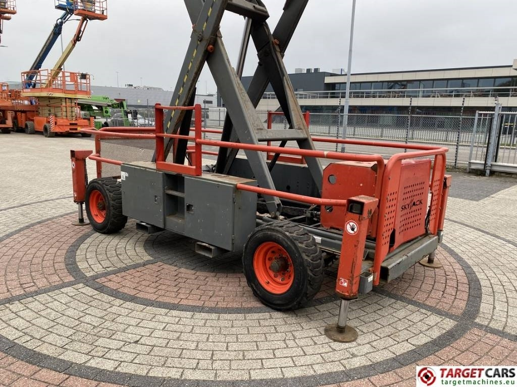 Leasing of SkyJack SJ9250 RT Diesel 4x4 Scissor Work Lift 1720cm  SkyJack SJ9250 RT Diesel 4x4 Scissor Work Lift 1720cm: picture 36