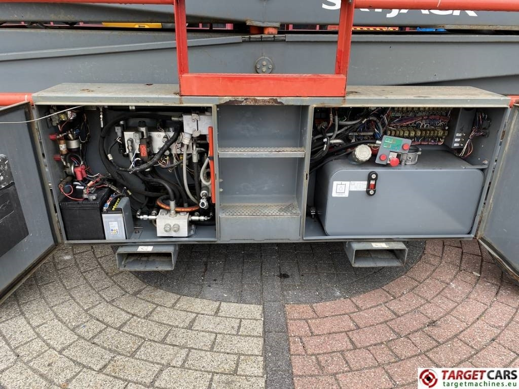 Leasing of SkyJack SJ9250 RT Diesel 4x4 Scissor Work Lift 1720cm  SkyJack SJ9250 RT Diesel 4x4 Scissor Work Lift 1720cm: picture 12