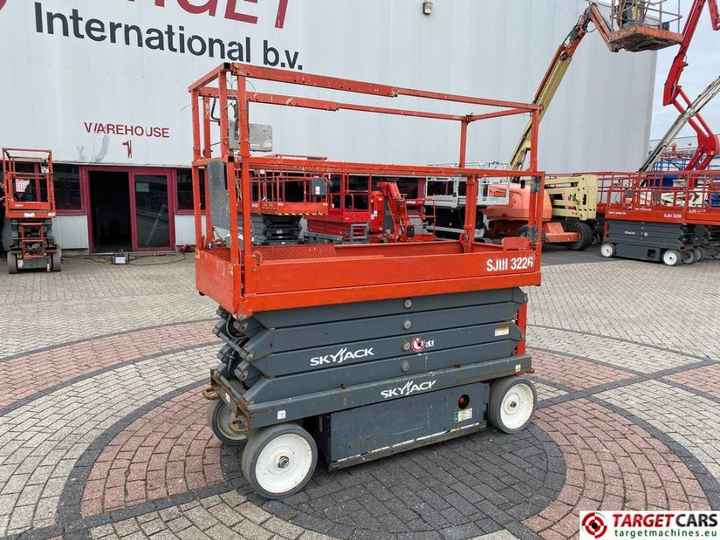 SkyJack SJIII-3226 Electric 3226 Scissor Work Lift 990cm - Scissor lift: picture 1 SkyJack SJIII-3226 Electric 3226 Scissor Work Lift 990cm - Scissor lift: picture 1