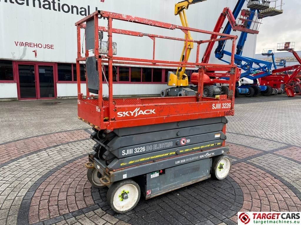 SkyJack SJIII-3226 Electric 3226 Scissor Work Lift 990cm - Scissor lift: picture 1 SkyJack SJIII-3226 Electric 3226 Scissor Work Lift 990cm - Scissor lift: picture 1