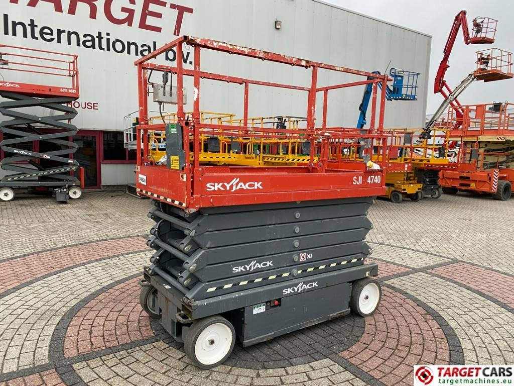 SkyJack SJIII-4740 Electric 4740 Scissor Work Lift 1380cm - Scissor lift: picture 1 SkyJack SJIII-4740 Electric 4740 Scissor Work Lift 1380cm - Scissor lift: picture 1