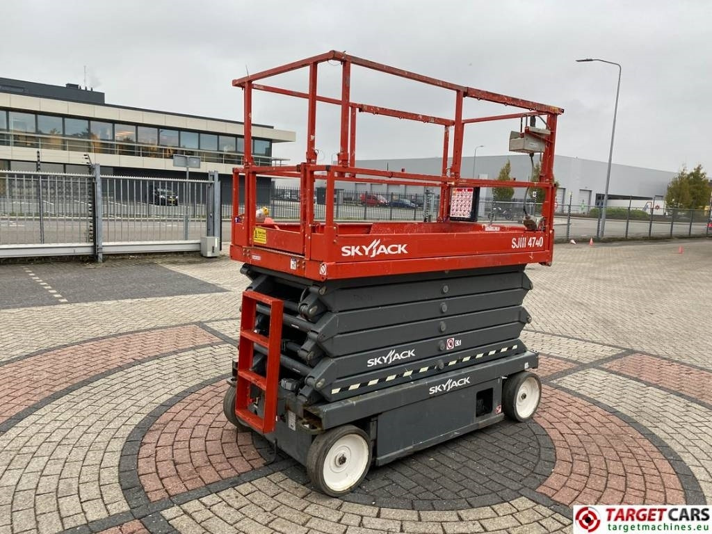 SkyJack SJIII-4740 Electric 4740 Scissor Work Lift 1380cm - Scissor lift: picture 3 SkyJack SJIII-4740 Electric 4740 Scissor Work Lift 1380cm - Scissor lift: picture 3