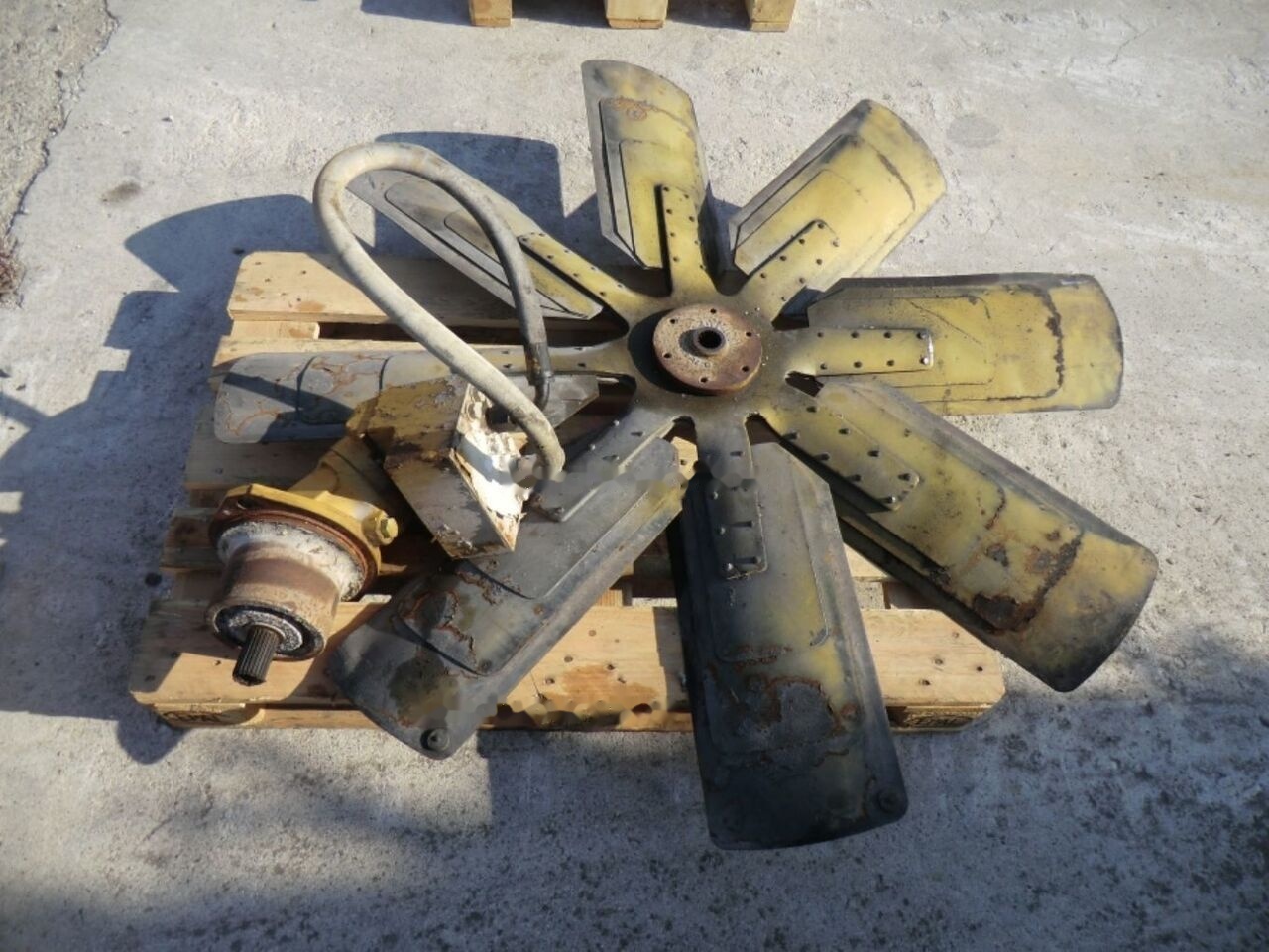 (1014842) CATERPILLAR 988F I 8YG00096 - Fan for Crawler loader: picture 2 (1014842) CATERPILLAR 988F I 8YG00096 - Fan for Crawler loader: picture 2
