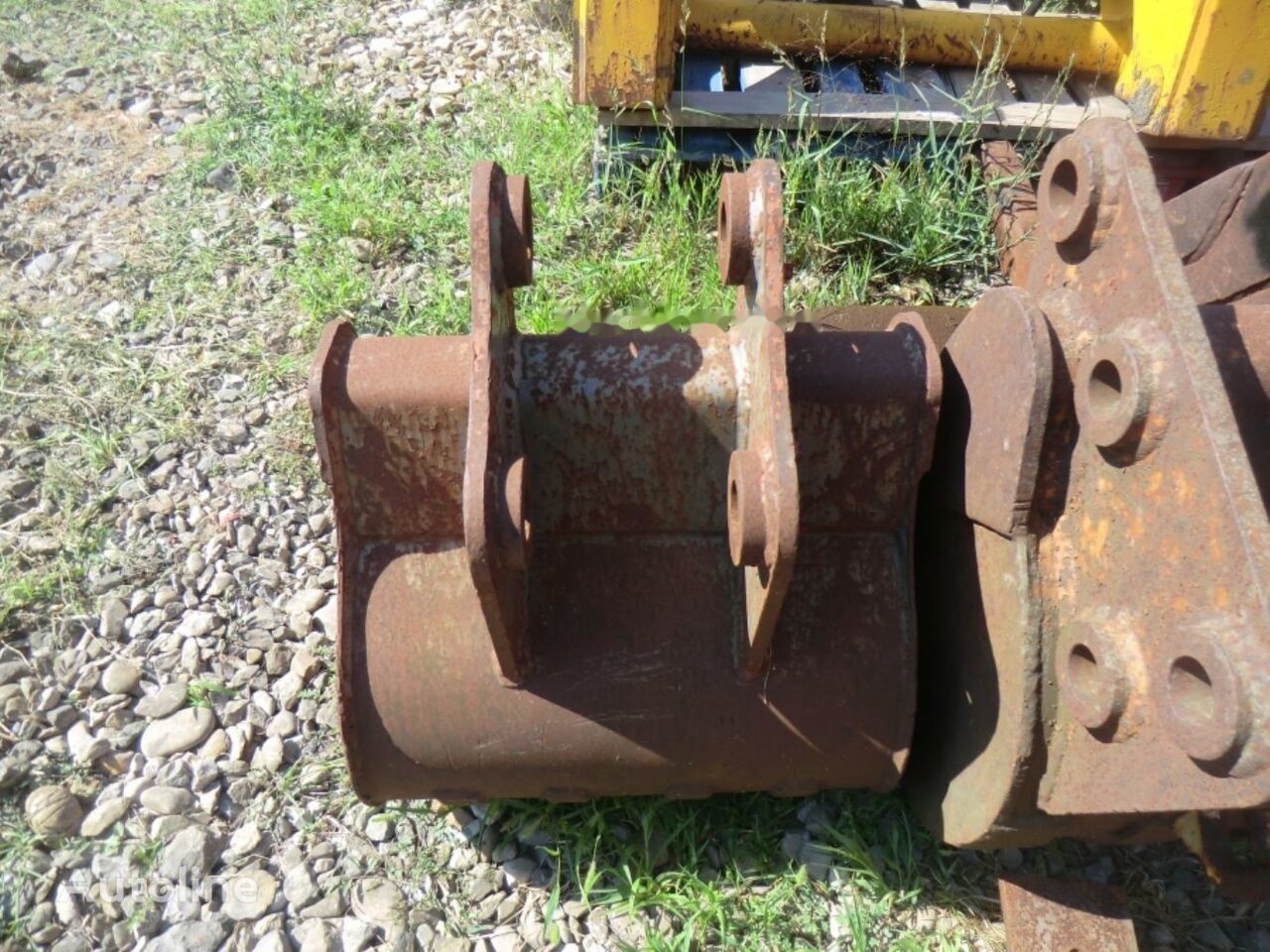 60 CM BUCKET WITH TEETH - Excavator bucket: picture 3 60 CM BUCKET WITH TEETH - Excavator bucket: picture 3