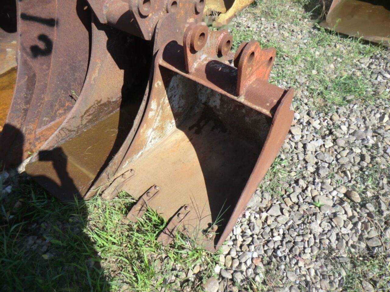 60 CM BUCKET WITH TEETH - Excavator bucket: picture 4 60 CM BUCKET WITH TEETH - Excavator bucket: picture 4