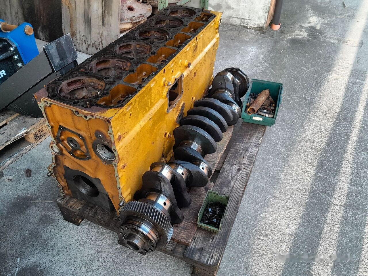 AND 7N1200 Caterpillar 980C 13B - Crankshaft for Wheel loader: picture 2 AND 7N1200 Caterpillar 980C 13B - Crankshaft for Wheel loader: picture 2