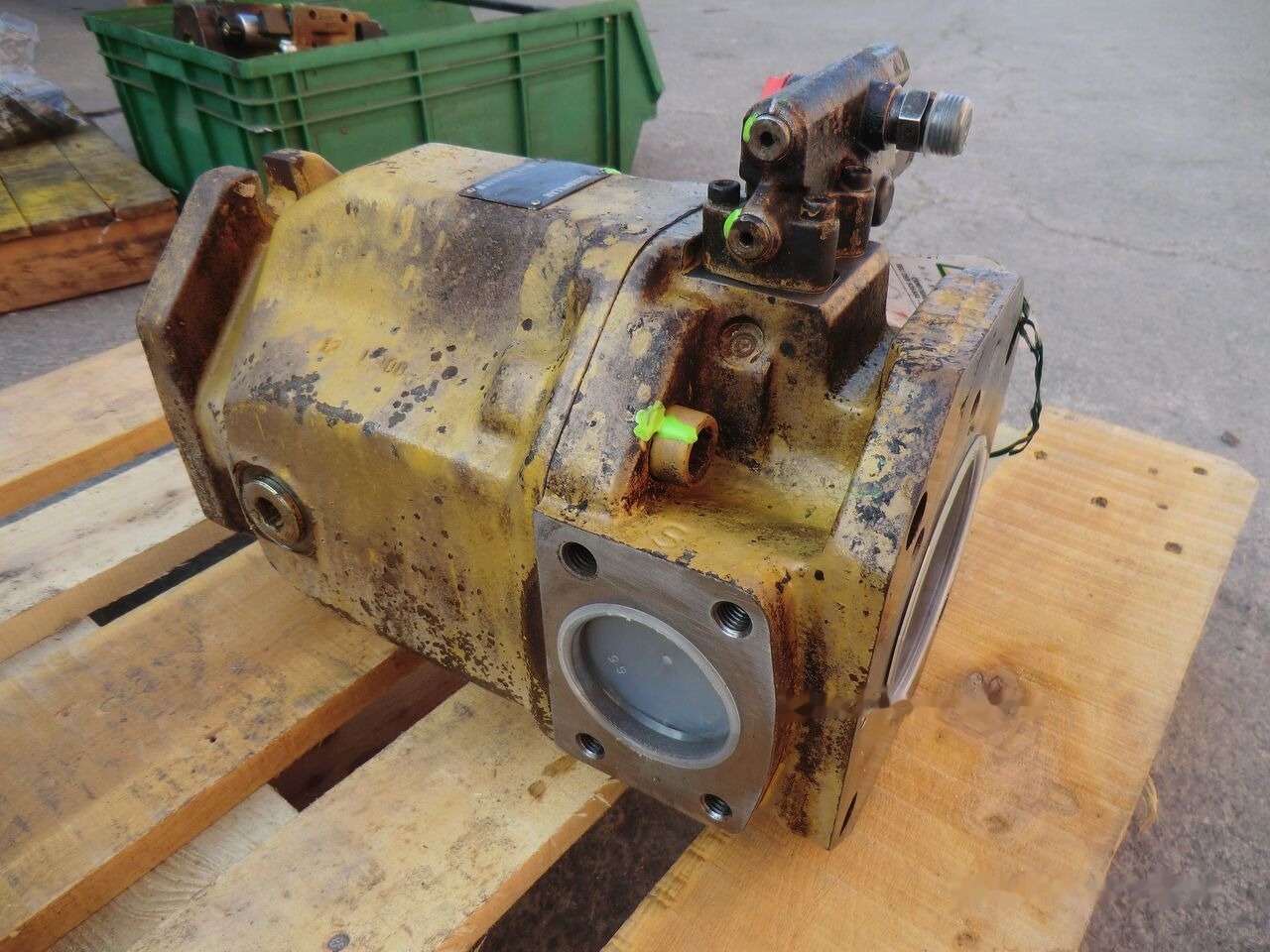 Caterpillar LCS00315 Caterpillar 963D - Hydraulic motor for Crawler loader: picture 1 Caterpillar LCS00315 Caterpillar 963D - Hydraulic motor for Crawler loader: picture 1