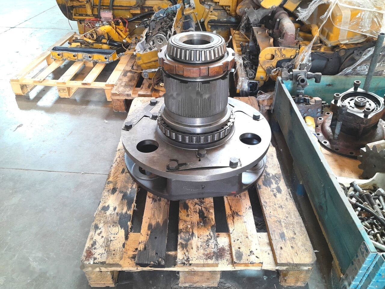 HUB - FINAL DRIVE (2M2062) - Wheel hub: picture 1 HUB - FINAL DRIVE (2M2062) - Wheel hub: picture 1