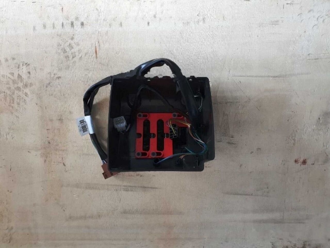 New COVER CONSOL SERVOCOMANDI (15019847) VOLVO - Dashboard for Wheel loader: picture 2 New COVER CONSOL SERVOCOMANDI (15019847) VOLVO - Dashboard for Wheel loader: picture 2